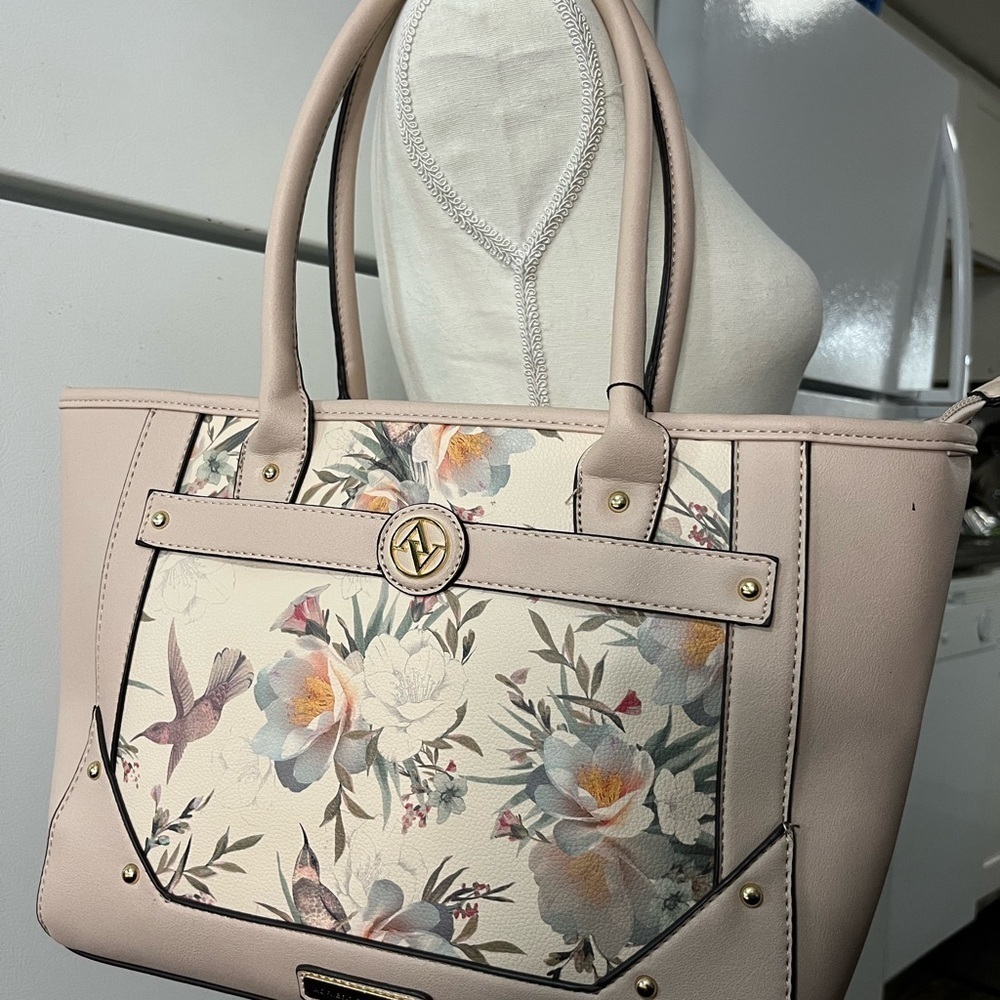 NWT Adrienne Vittadini Garden Bloom Tote Bag MSRP $175 - Picture 4 of 10